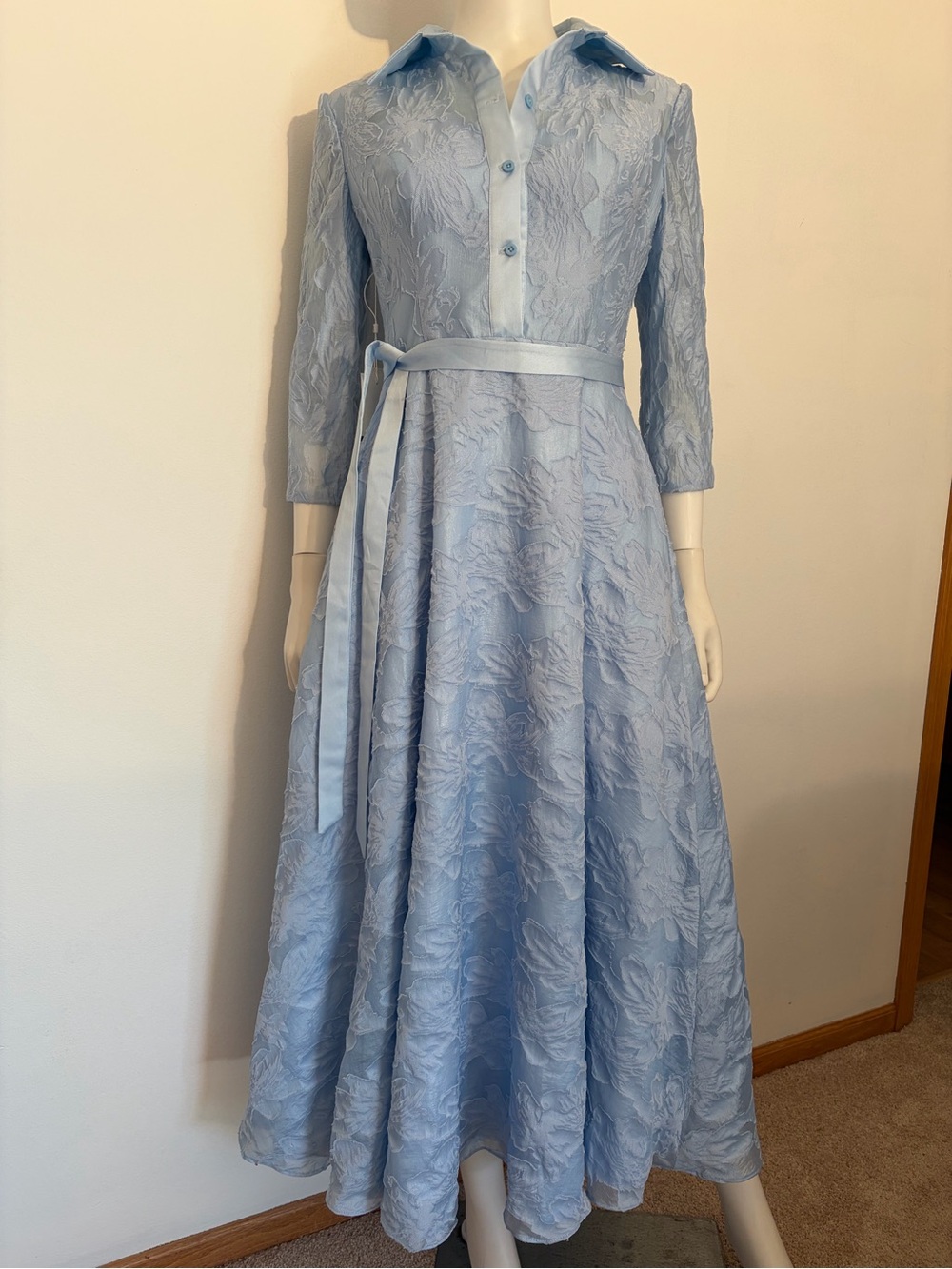 #956 TS Couture NWT Blue 3D Floral
Jacquard Maxi Dress Belted
Vintage Inspired